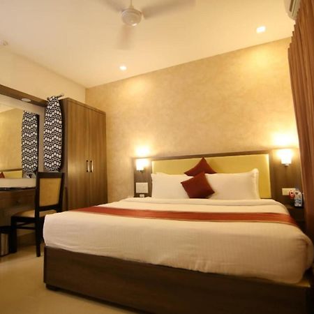 Hotel Monarch Kozhikode Esterno foto
