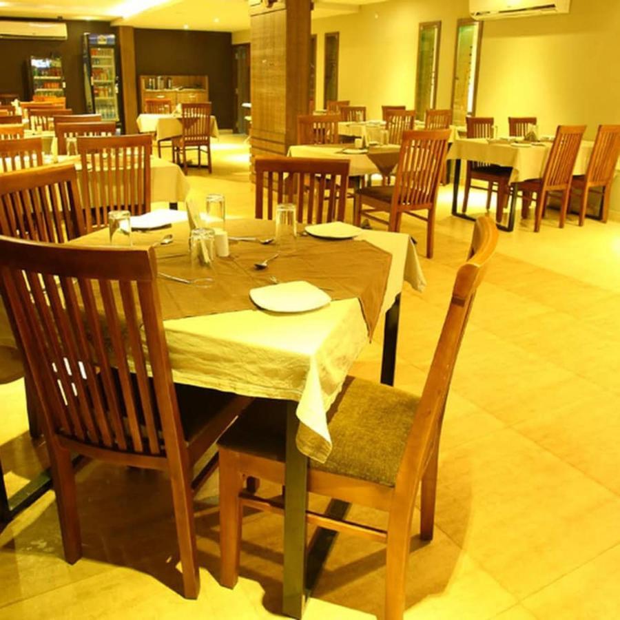 Hotel Monarch Kozhikode Esterno foto