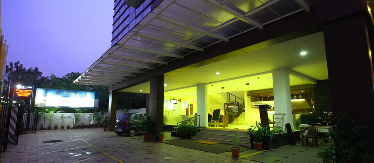 Hotel Monarch Kozhikode Esterno foto